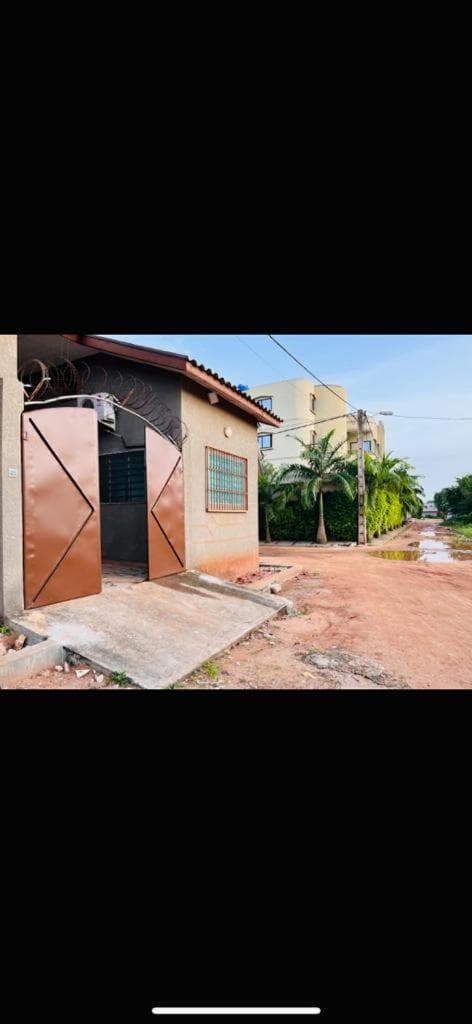 Maison meublée à Calavi à 2mn du supermarché EREVAN
