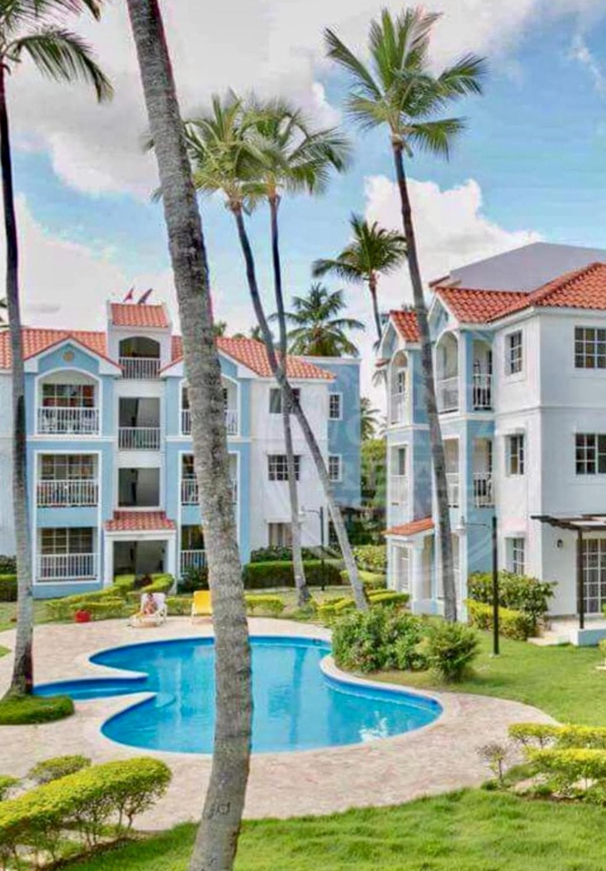 Madonna Pool Beach los Corales