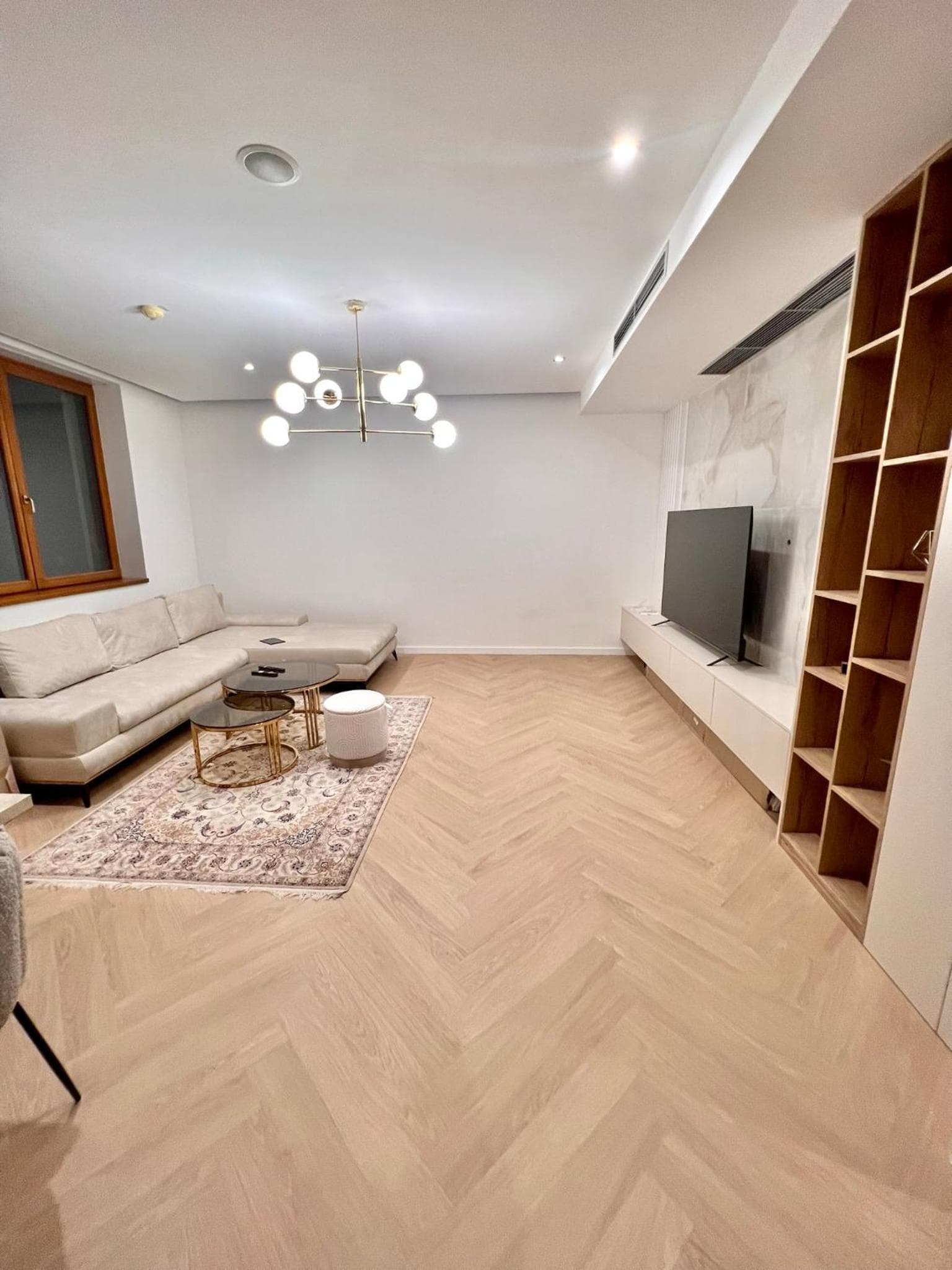 Stylish 3 bedroom apartment in the hearth of city center with history