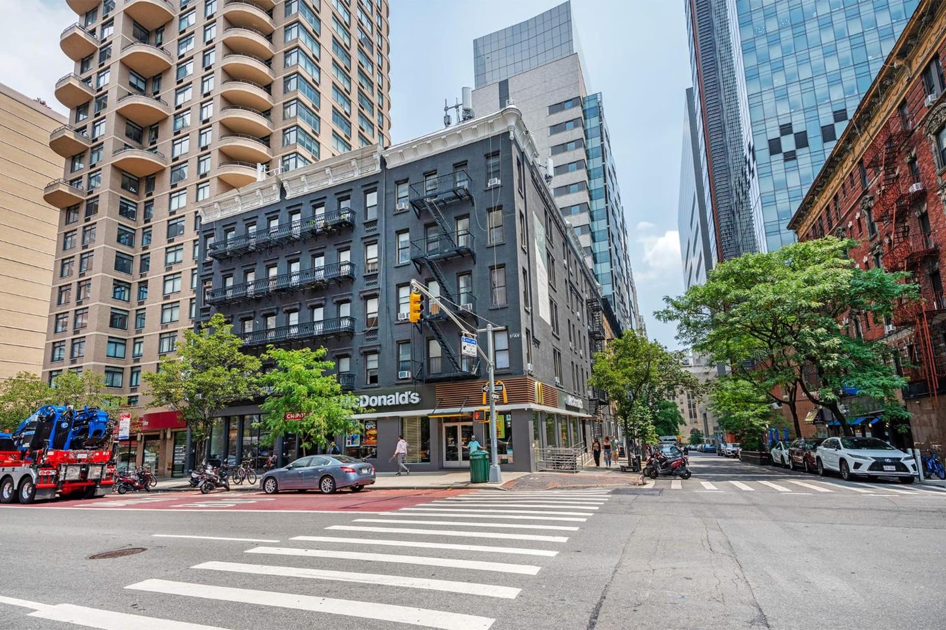 403-2E Newly Renovated Studio UES