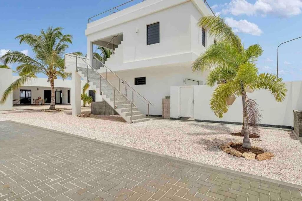 Luxury Apartment with Exclusive Oceanfront Access