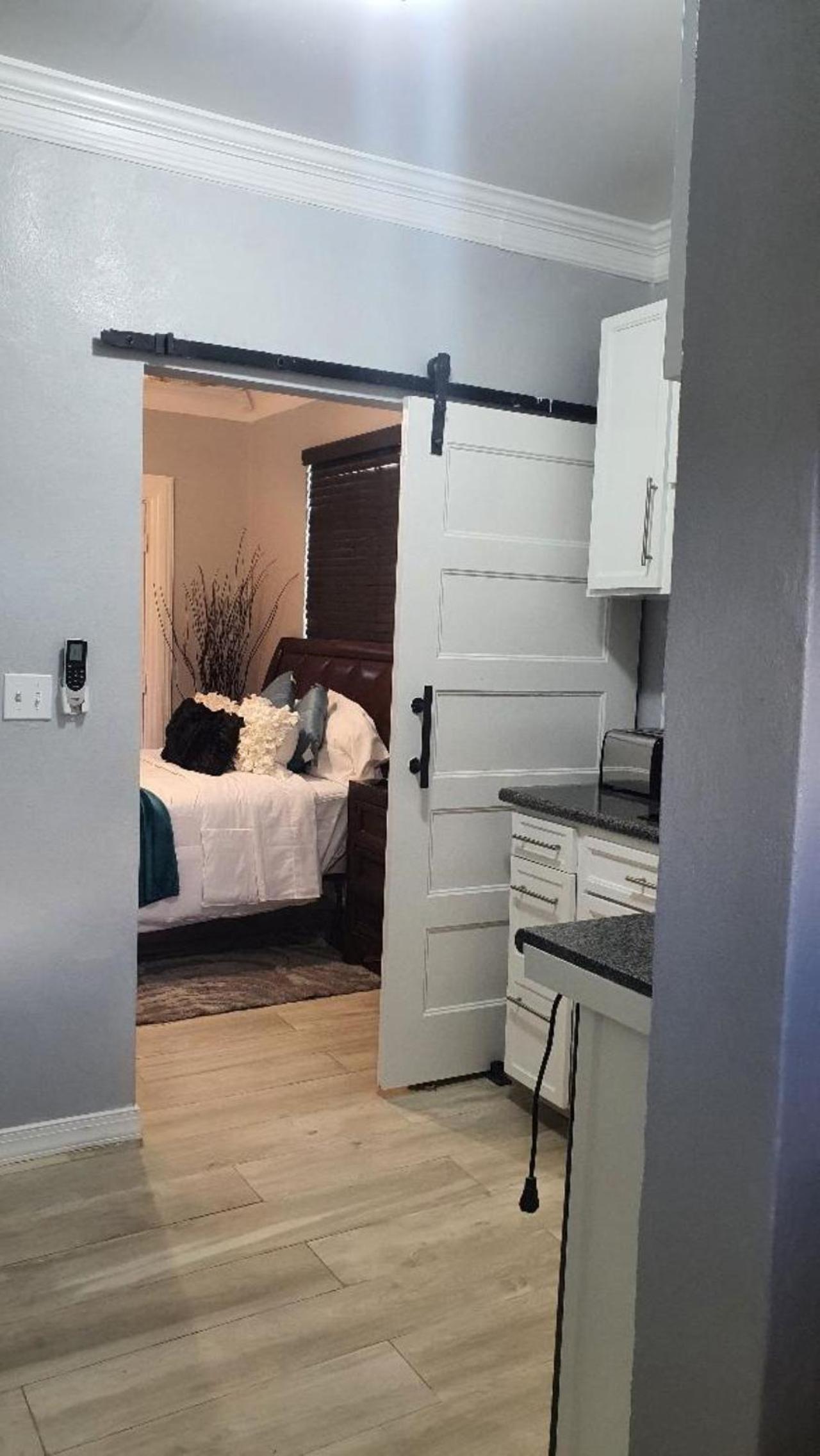 Kozy Bahamas Getaway 25mins from Airport & USA Embassy