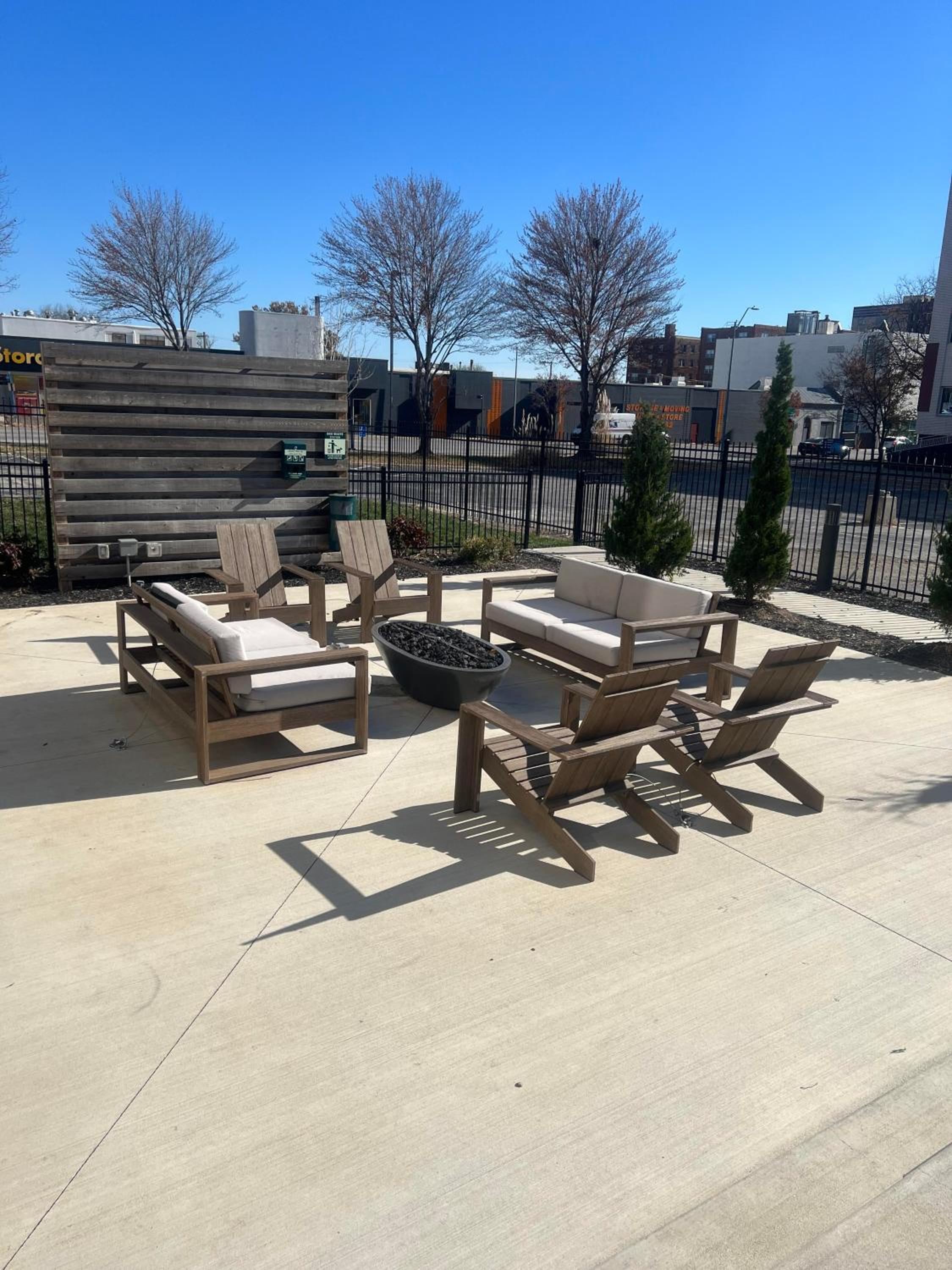 FIFA World Cup Deals!! Modern 1 BR and Sleeper Sofa in Heart of Midtown Kansas City!