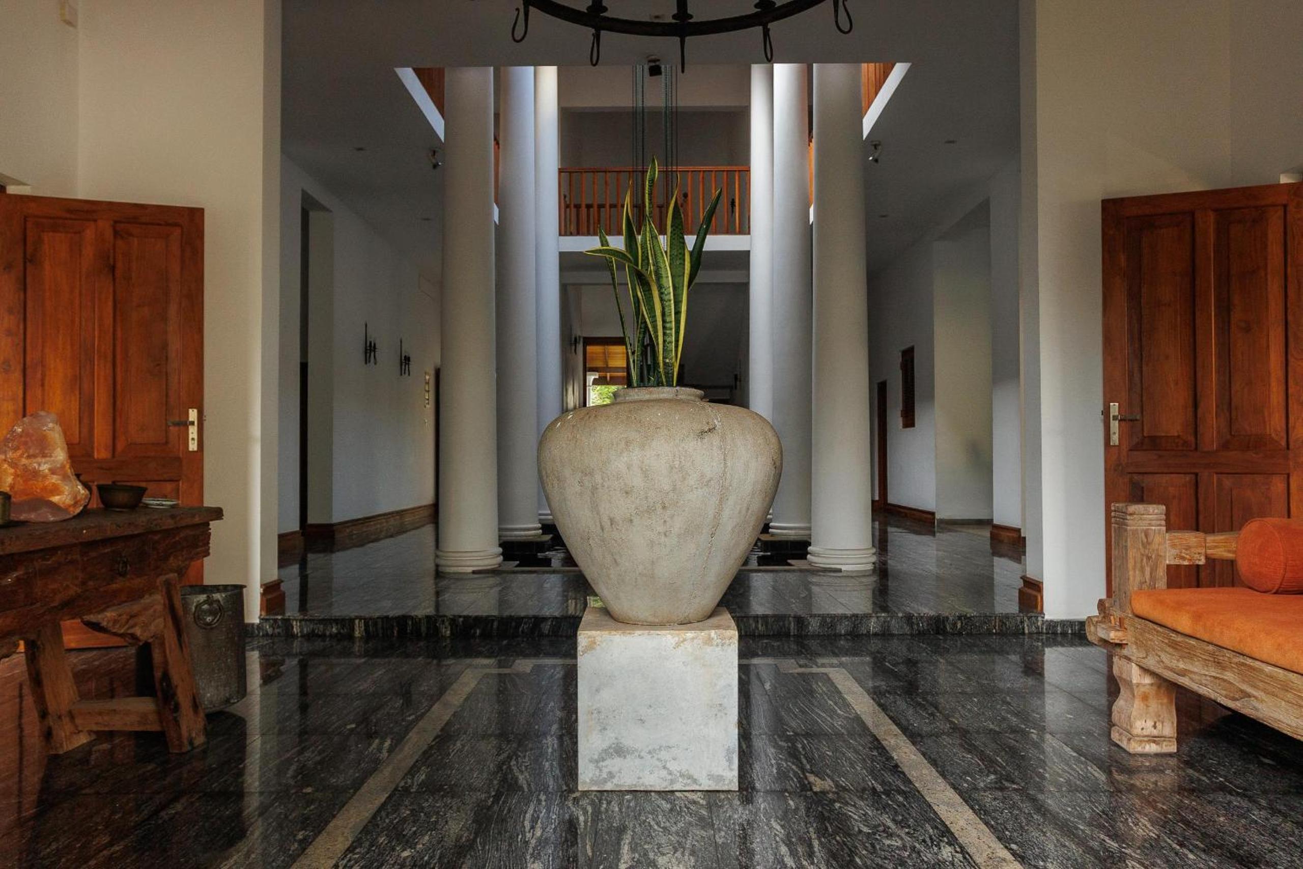Villa White Queen Resort & Spa