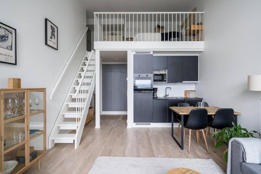 LUXUS -loft apartment 7 min train to Airport