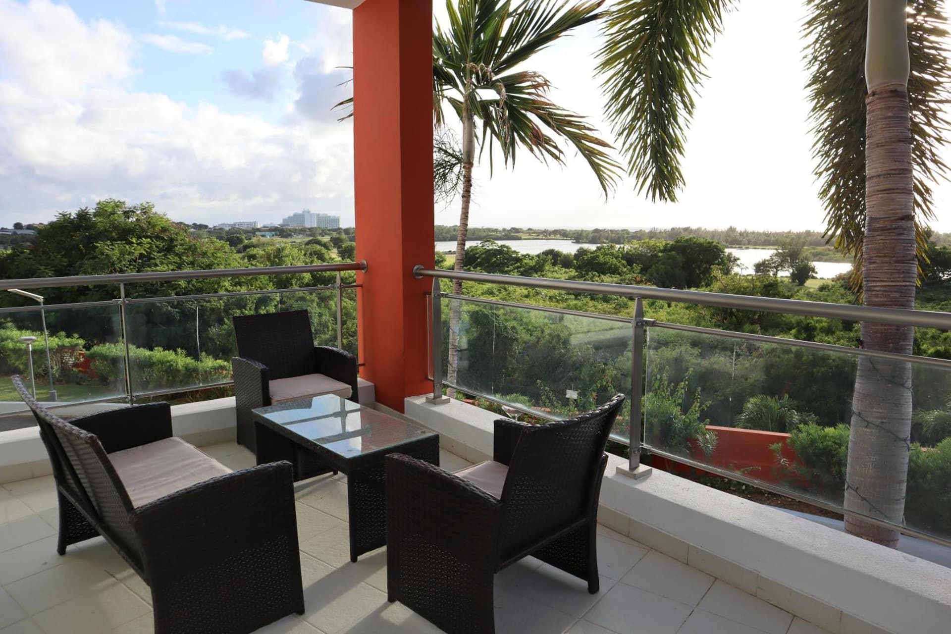 Captivating 2-Bed Apartment in Maho
