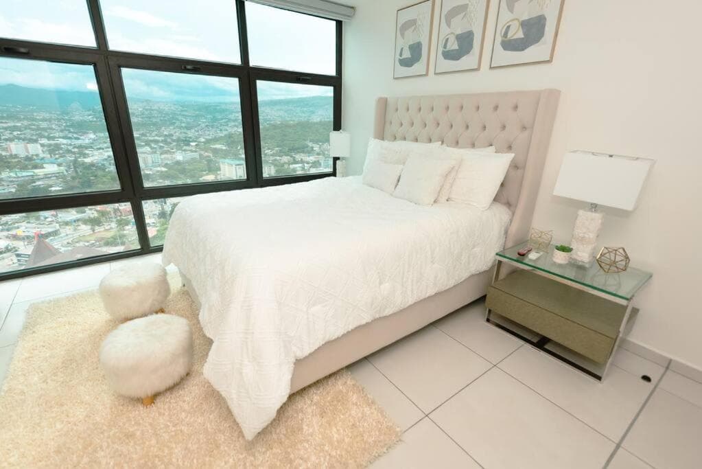Luxury 3BR Penthouse in Astria 1408