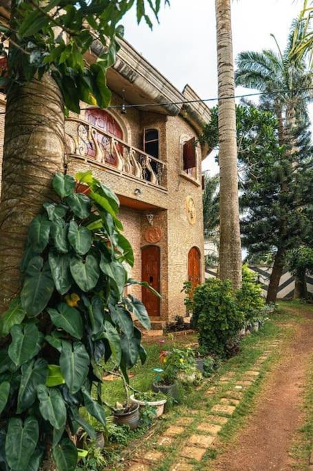 Villa Gaudi (Gaoudi)