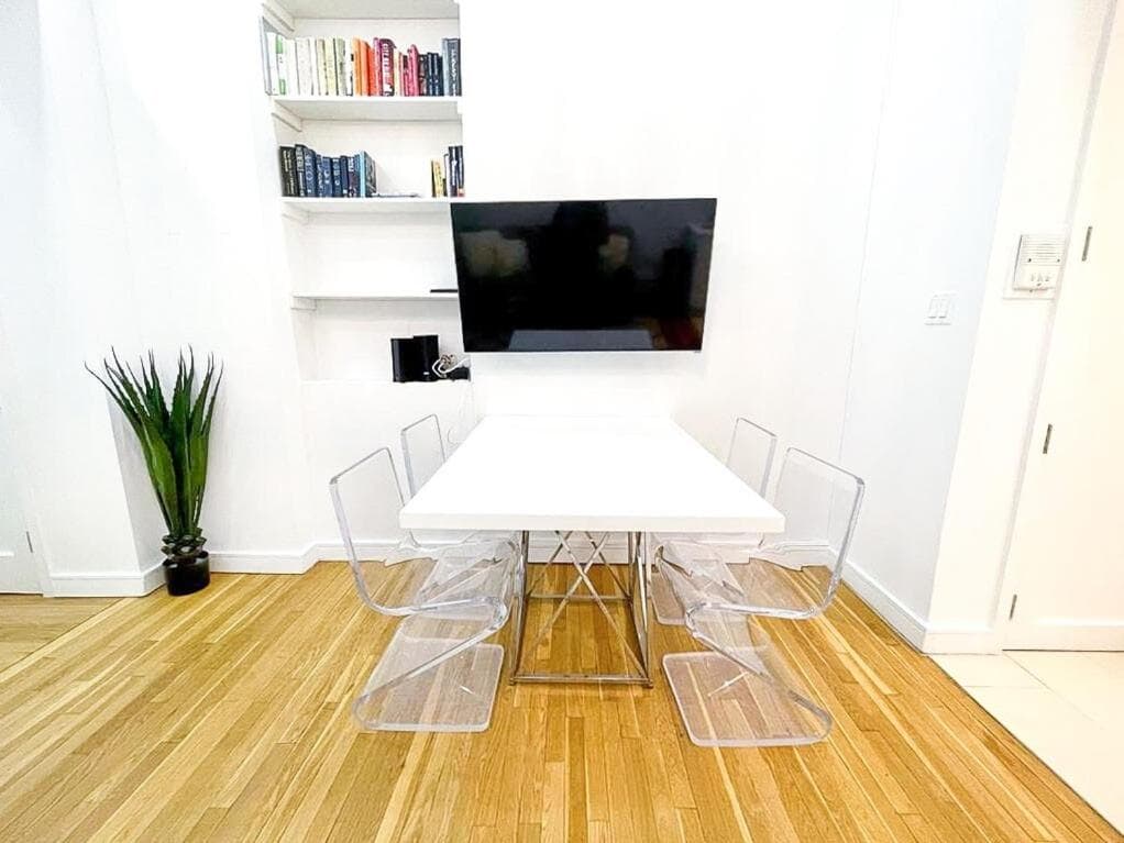 62-2B Renovated 1BR in Prime Upper East Side