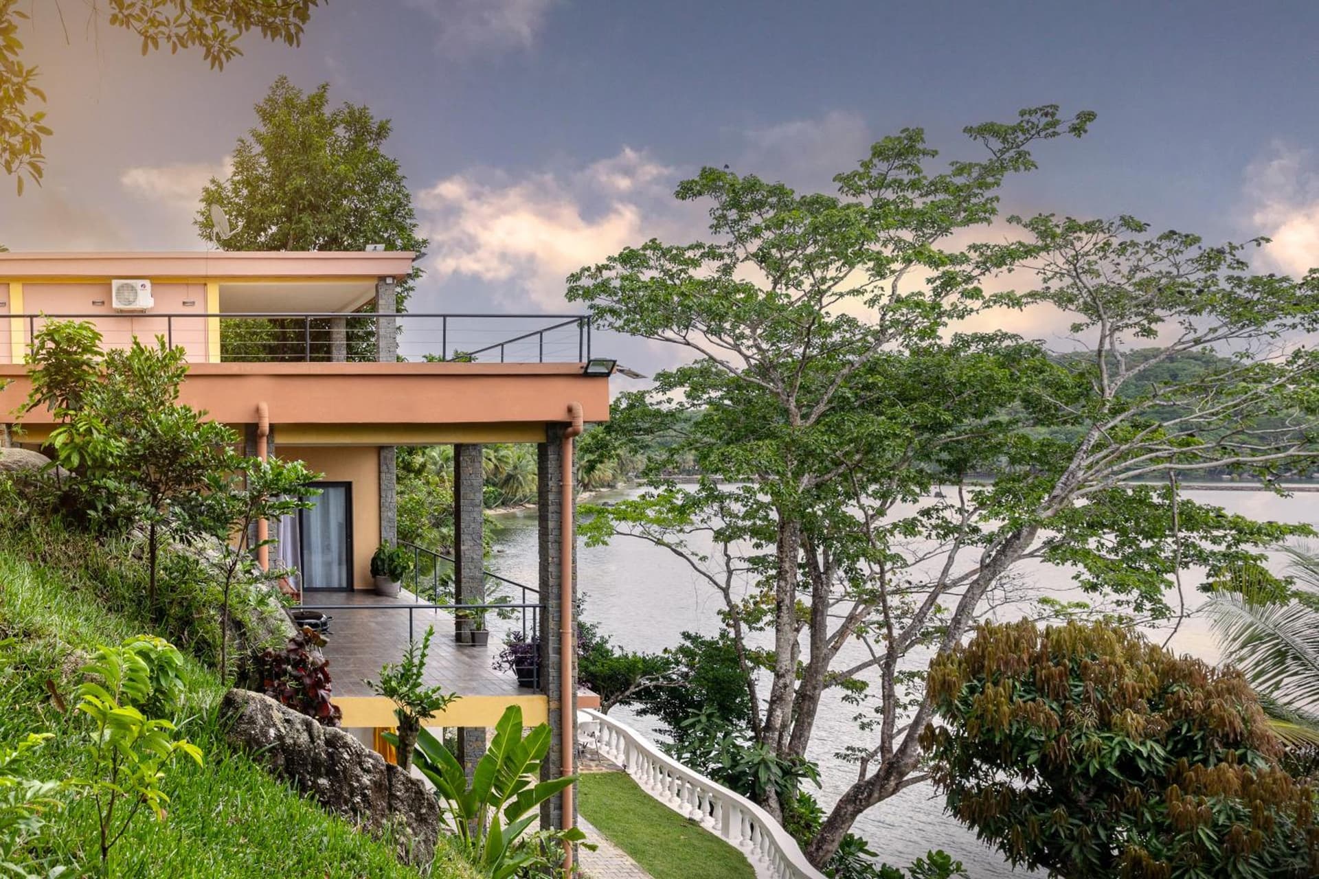 LA MAISON RIVARIA L'expérience d'une villa entière rien que pour vous