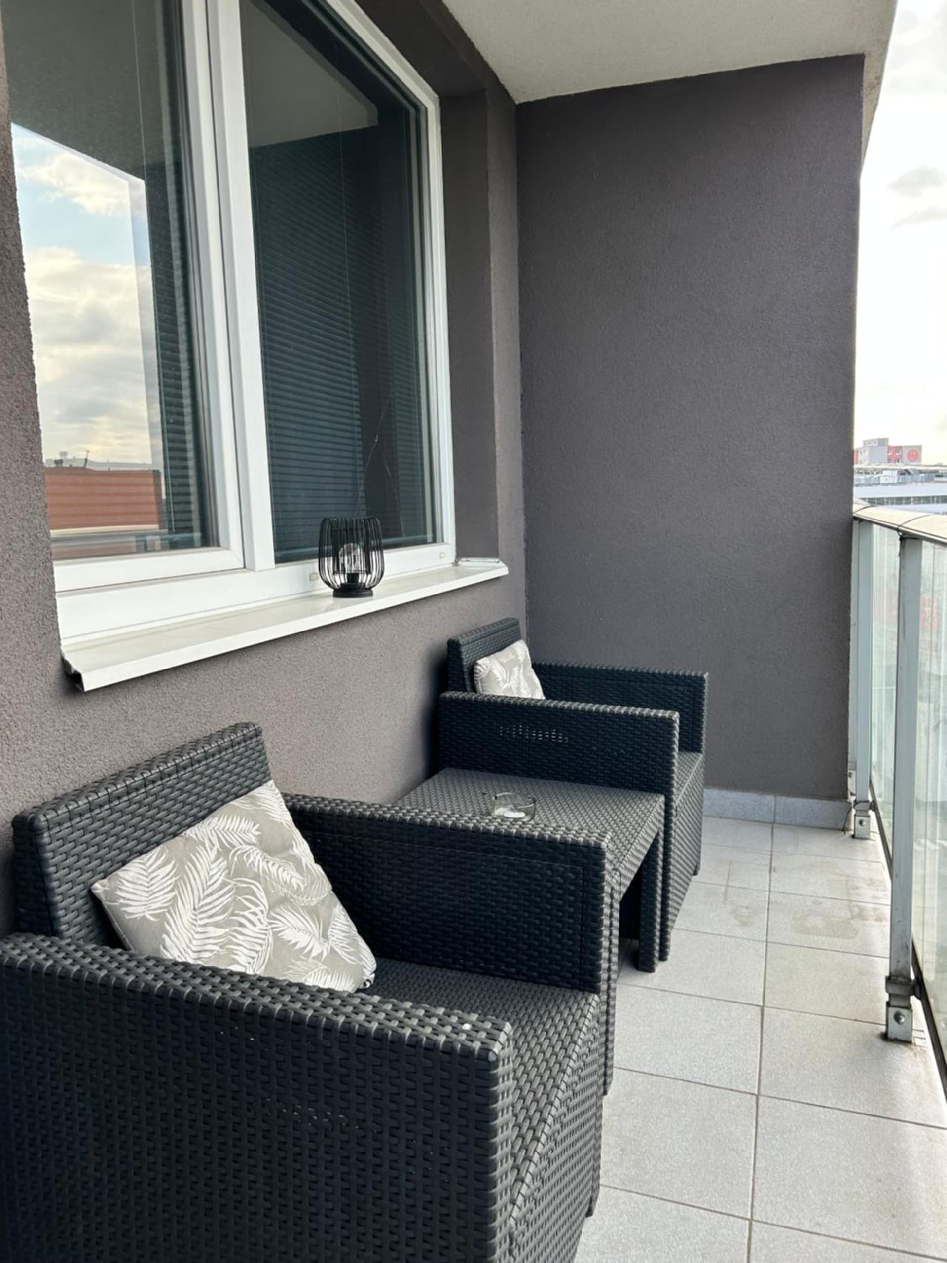 AR LONDON HOUSE