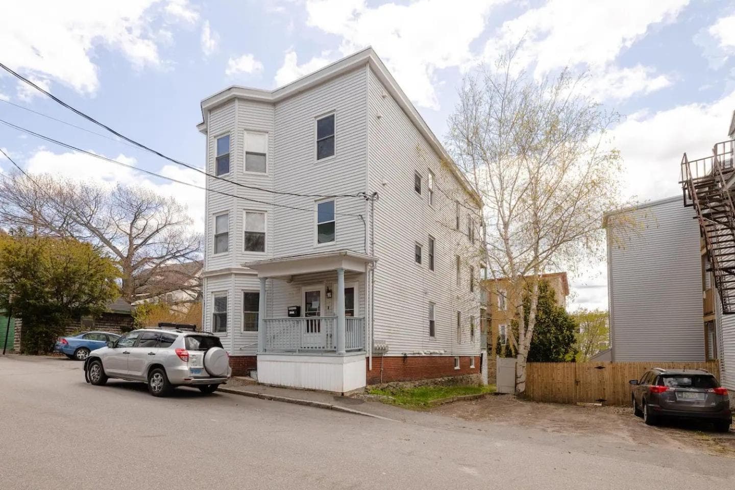 Bright Spacious Apartment - 2 BR 2 BA