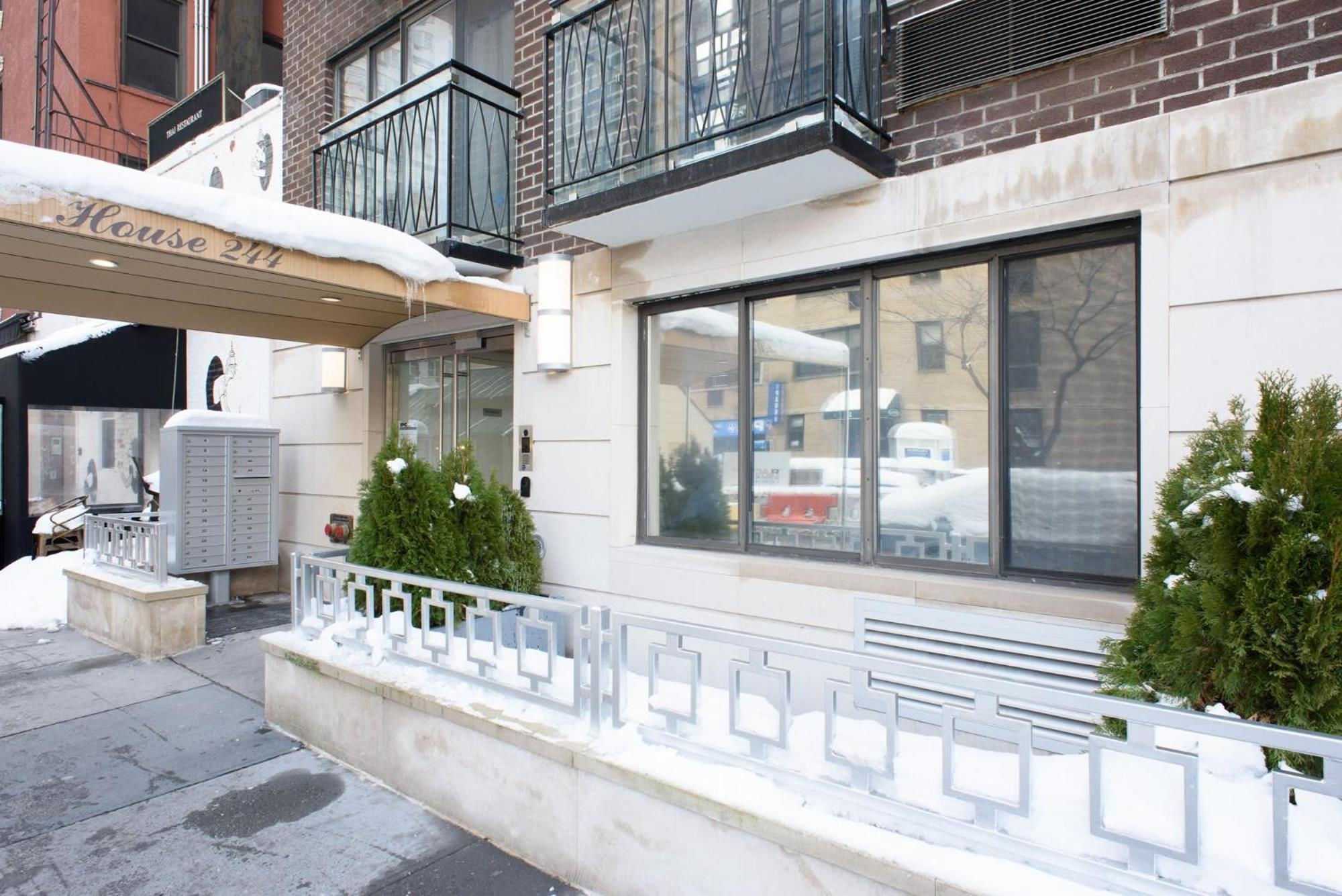 75-1B NEW Prime Upper East W D Elevator