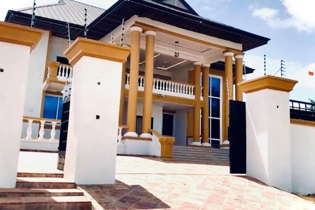 Nanani Luxury Villa - 5 Bedrooms