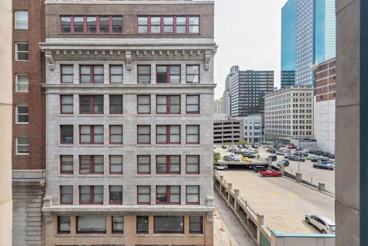 Spacious & Elegant 2BR Downtown Retreat