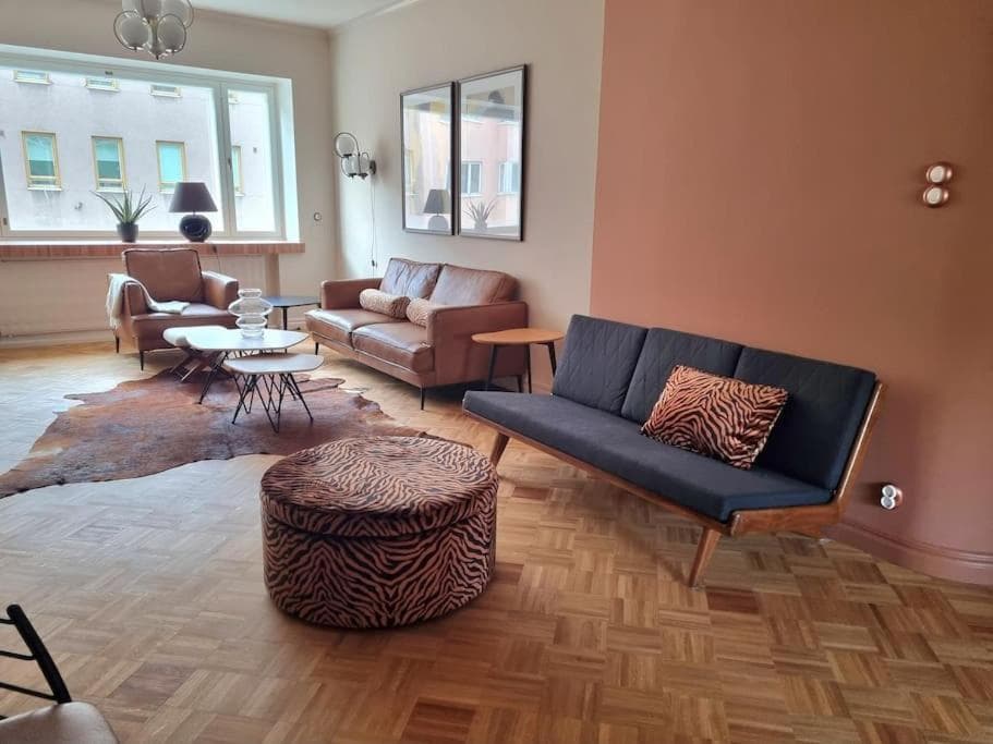 Grand Lotus Suite 96 m2, parkkipaikka