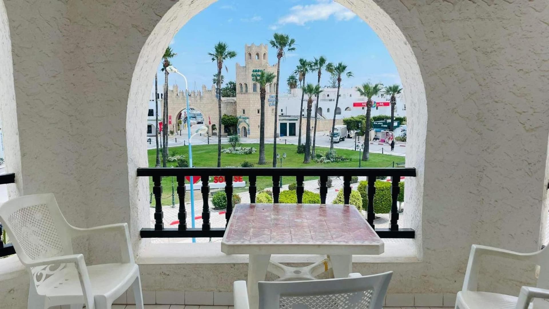 Charmant Bungalow avec Vue Panoramique sur le Port de Kantaoui à Sousse