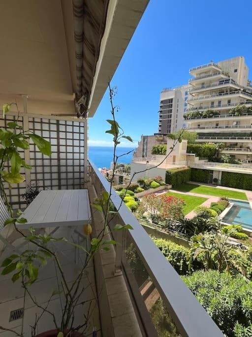 Monaco studio sea view balcony