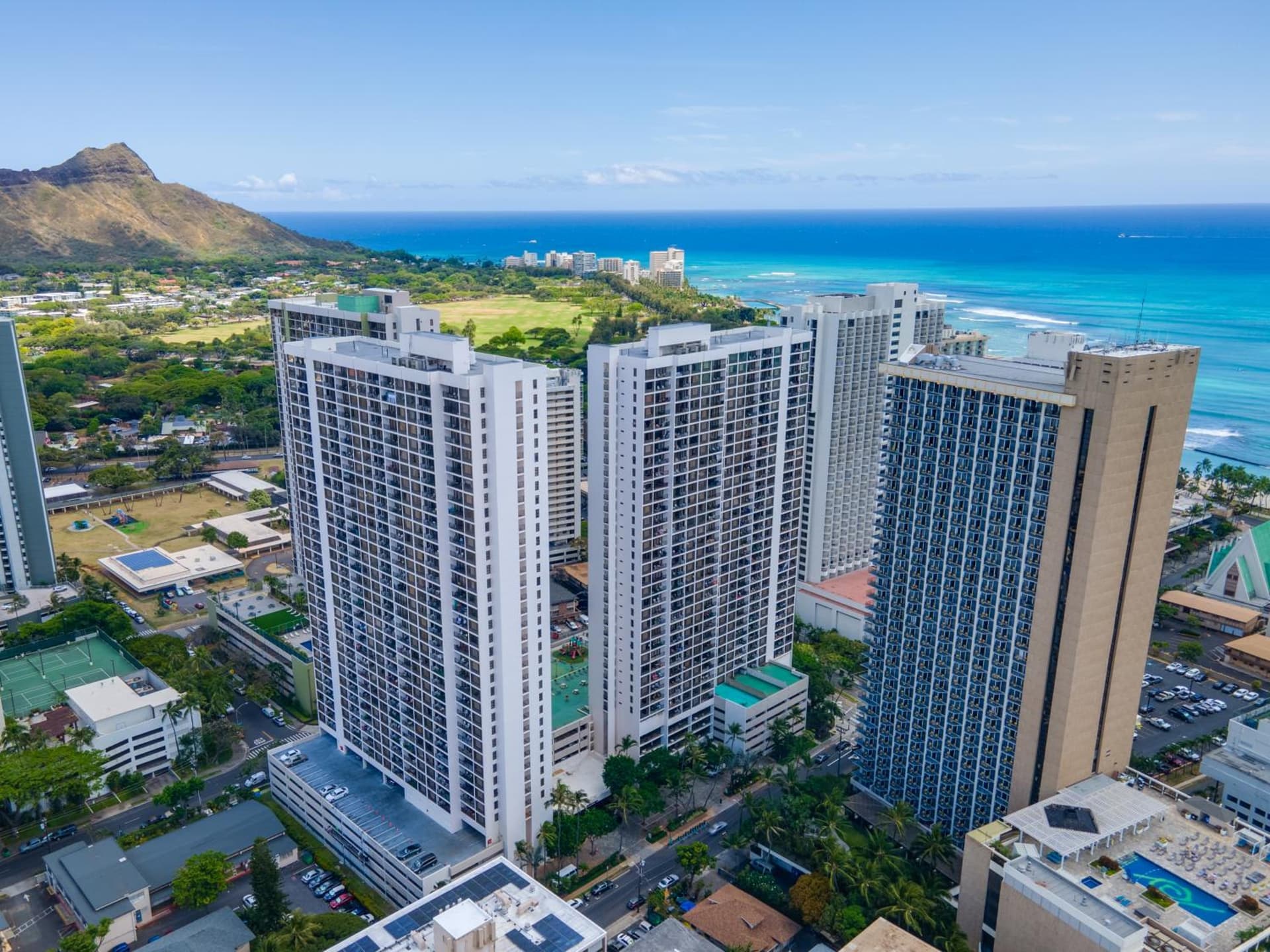 18FL Partial Ocean View, Close to Waikiki Beach