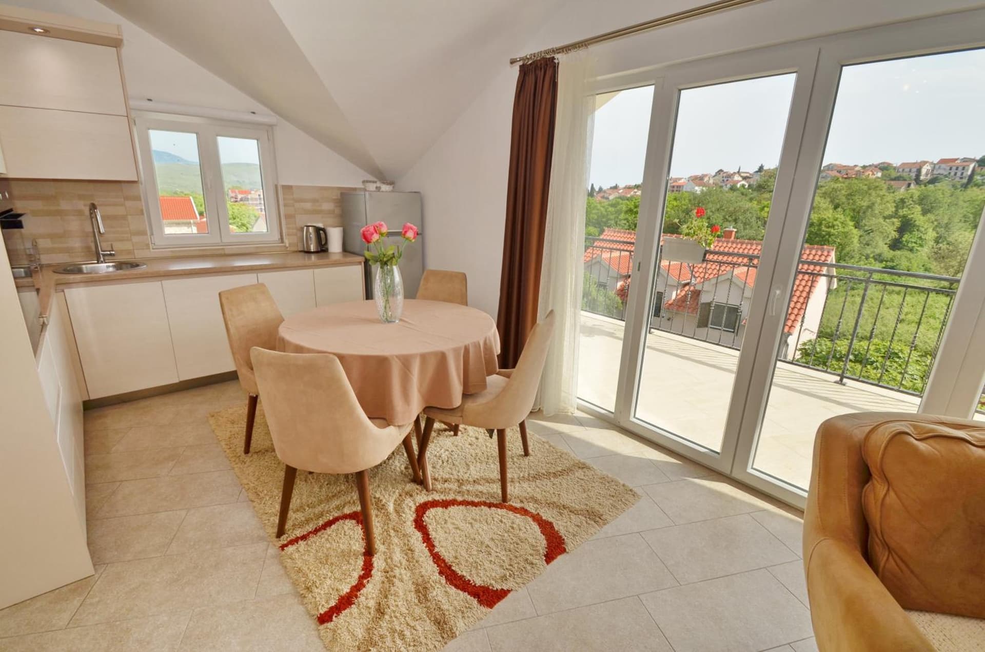 Sun Apartment