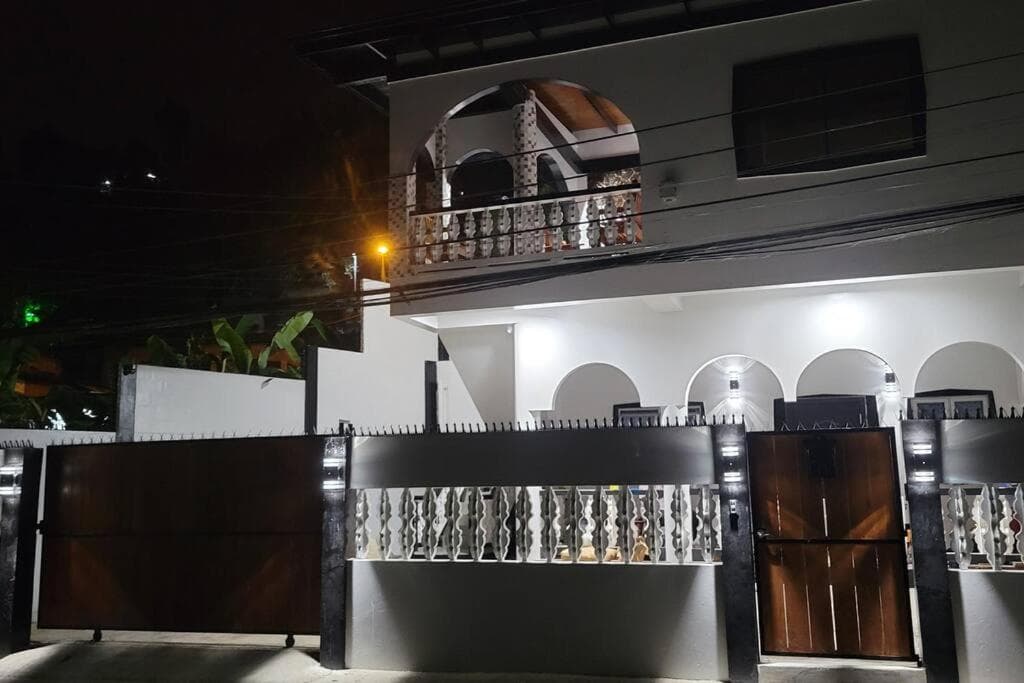 A Modern Escape"Style, Comfort, and Convenience 3 bedroom