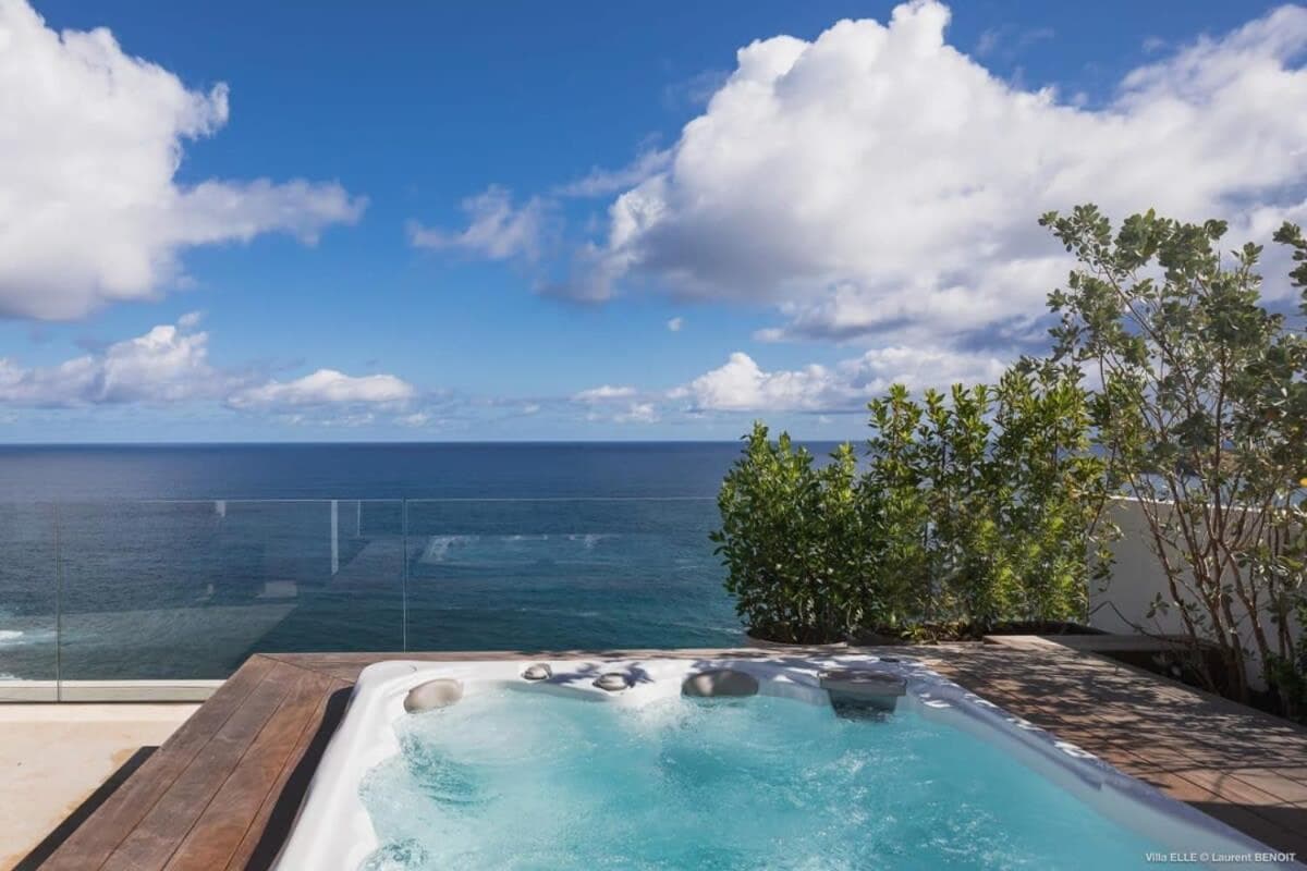 Charming Vibrant Villa with Breathtaking Views