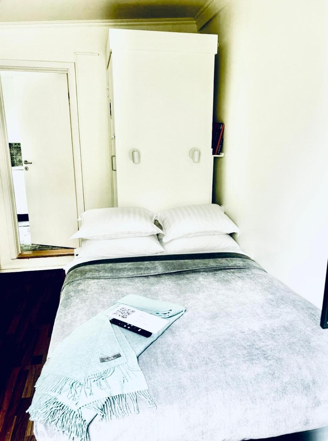 Studio 104- Free PARKING onsite -Private entrance
