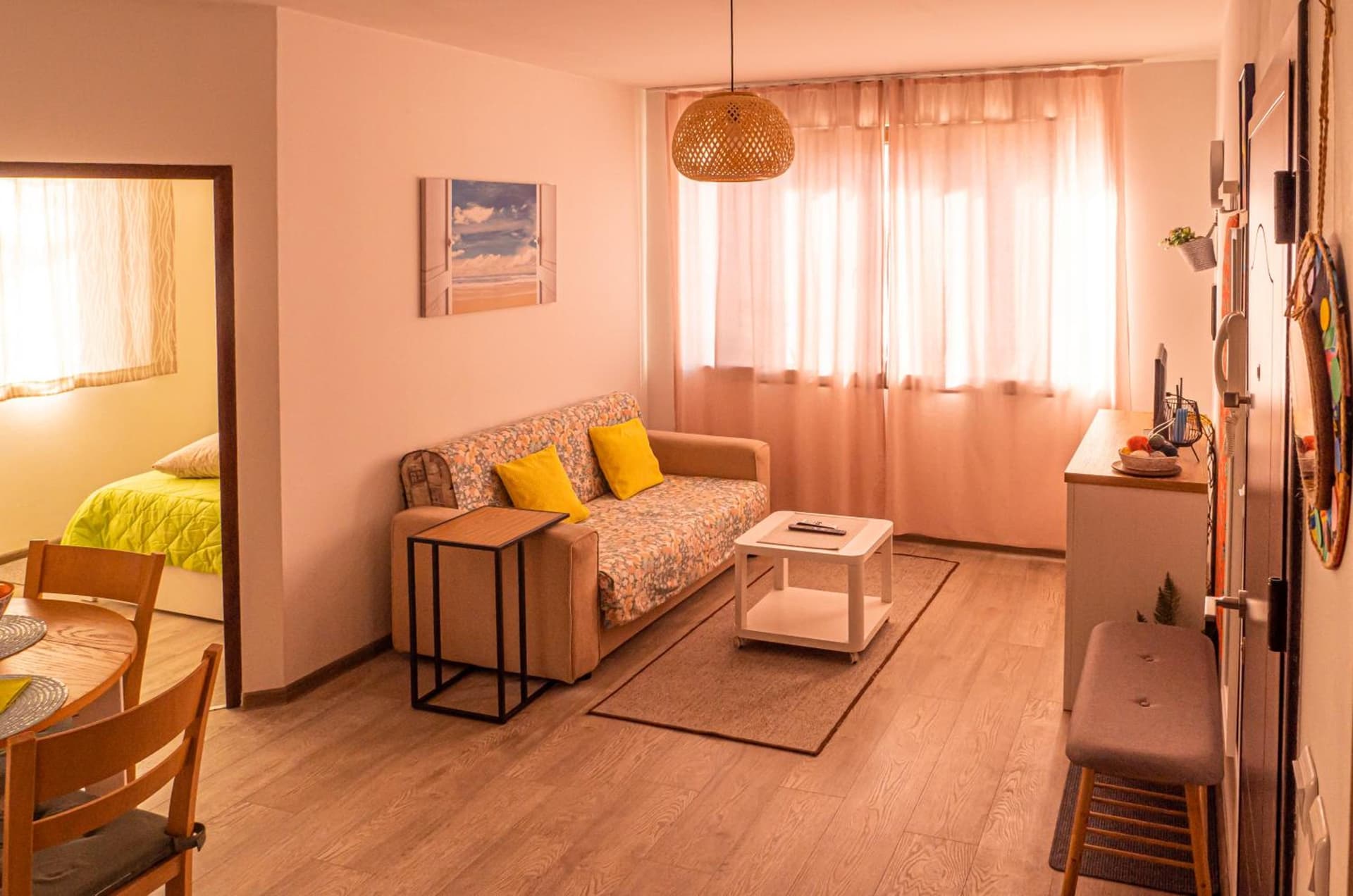 Cozy 1-bedroom apartment 5 min from the beach