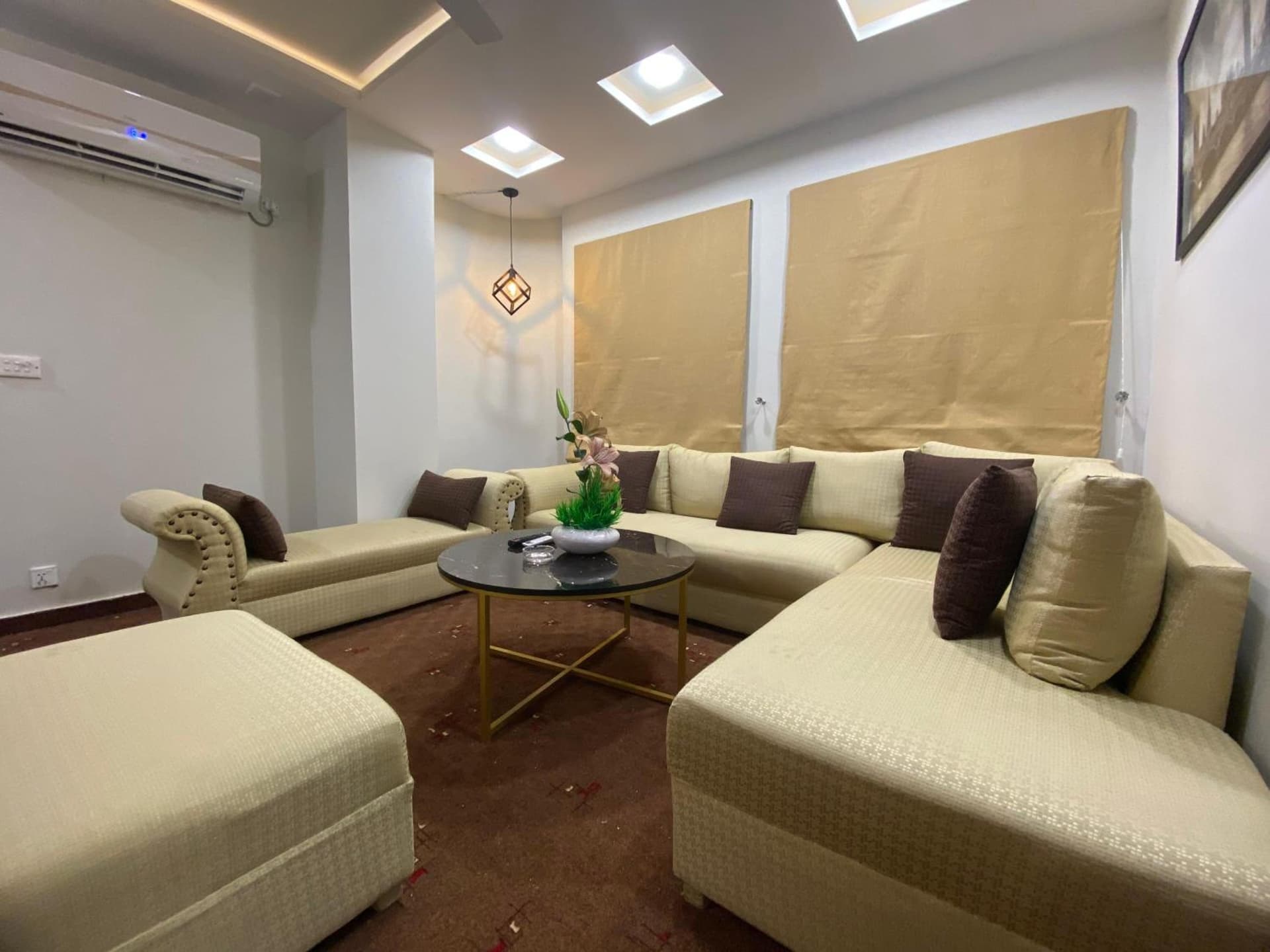 106 Megnum Arcade 2 Bedroom Specious Apartment With Balcony