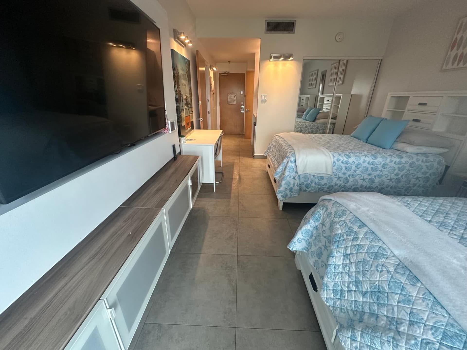 Ocean Wave II, Studio Suite 2 double beds at Aquarius