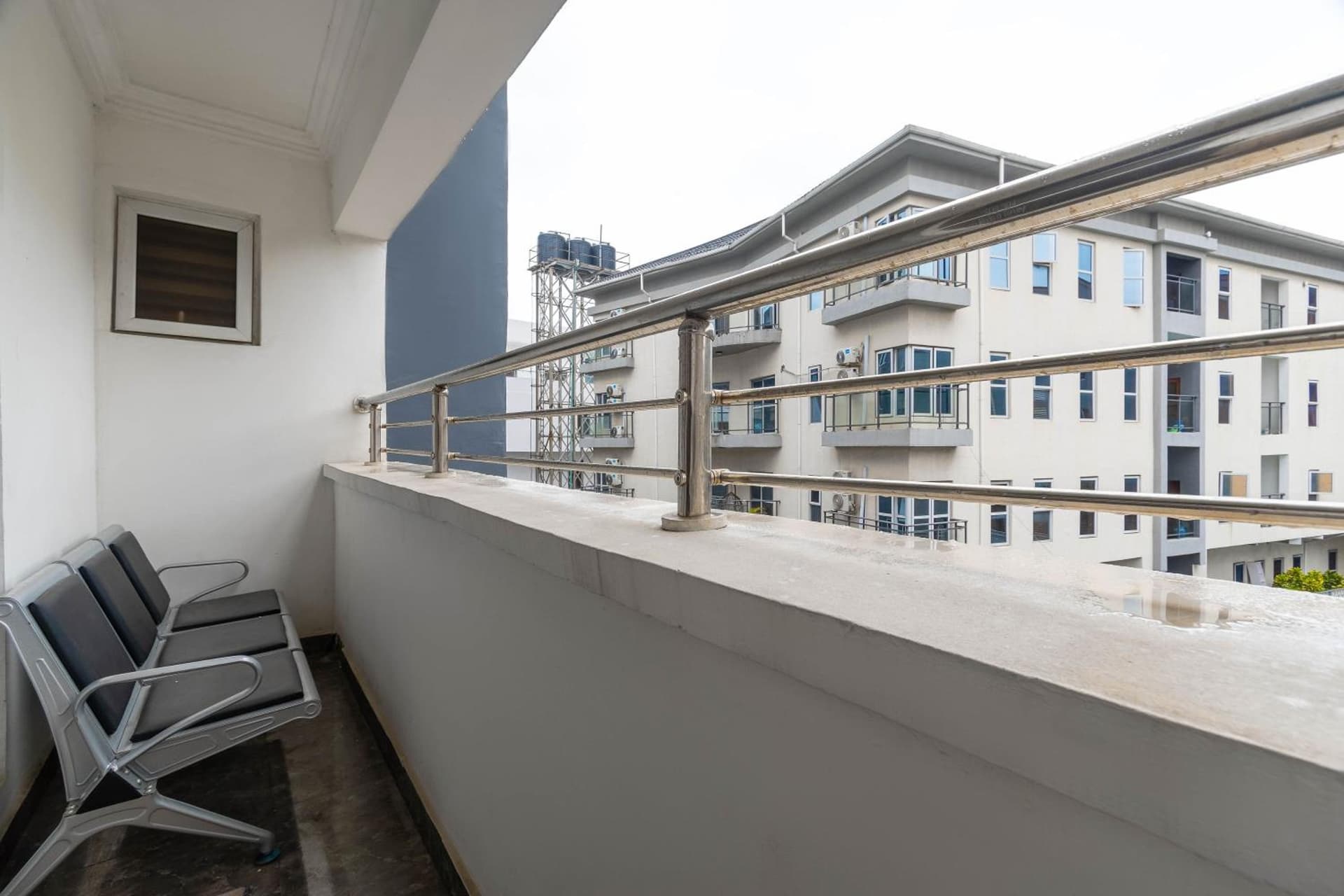 Oniru VI BR 3BA - Spacious, Fast Wifi, Pool, Free Parking