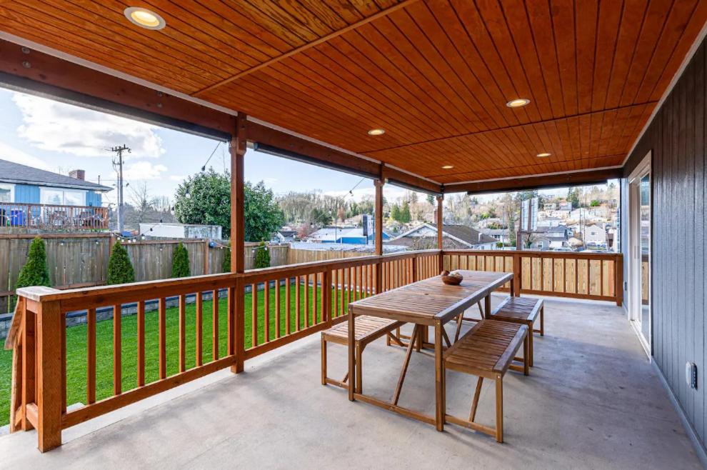 Luxurious 5 Bedroom Home with AC and EV Plug