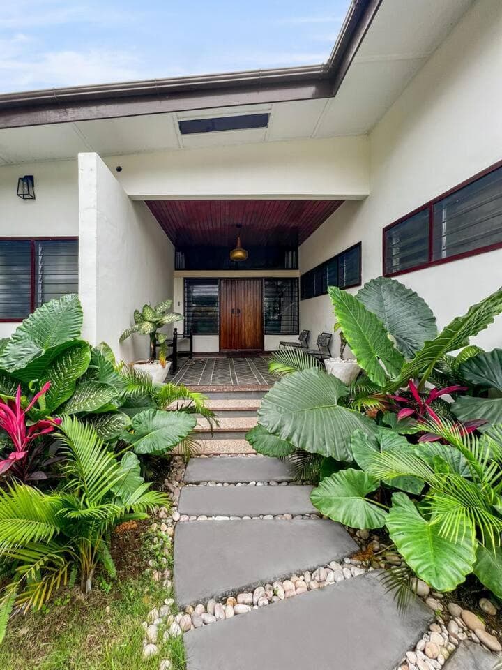 Spacious 2BR Suite with Twin Beds