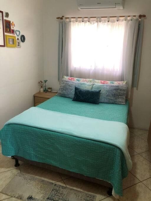 Quarto de casal em apartamento no Centro de Foz