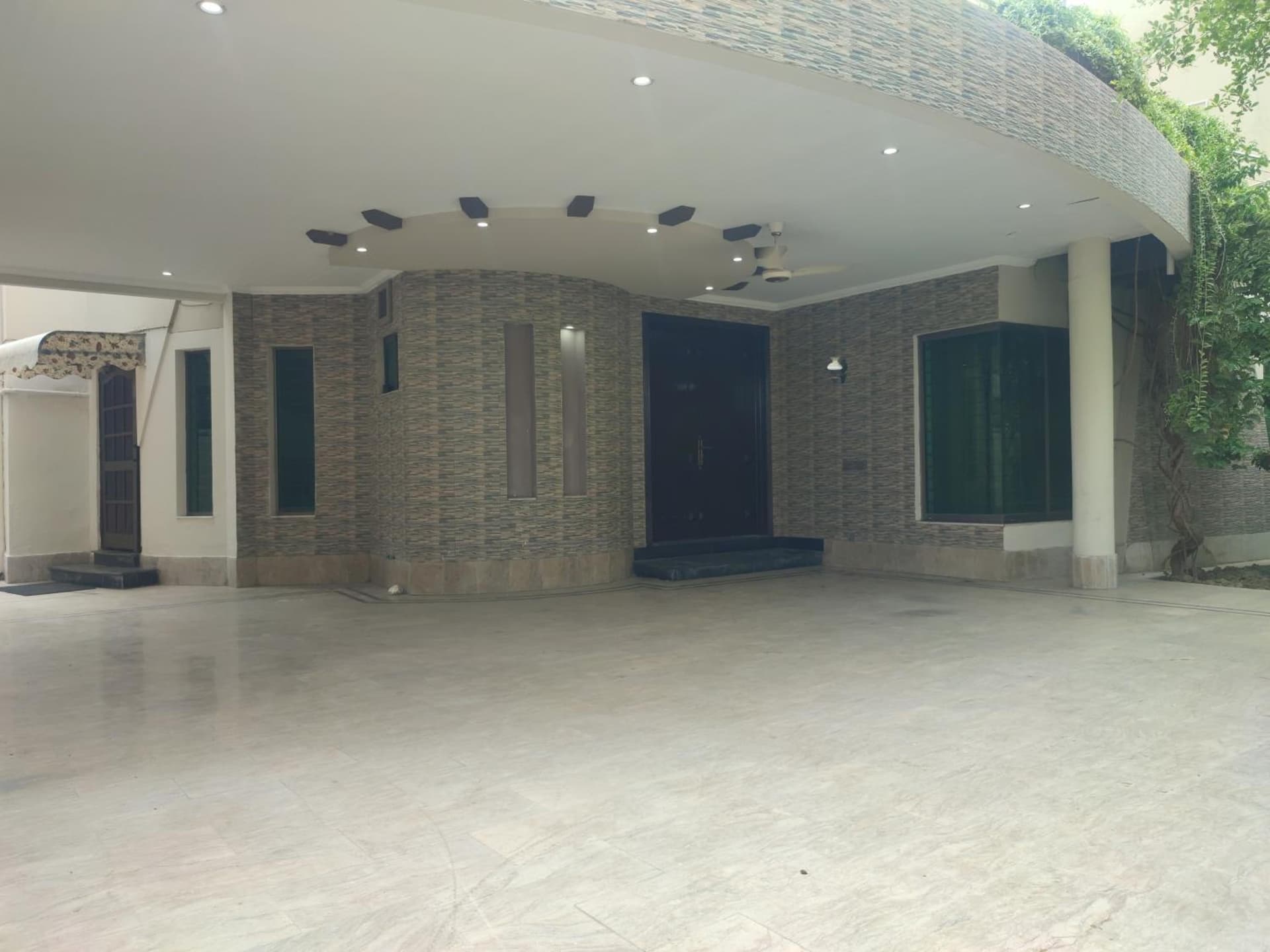 Fully Serviced Holiday Homes Near Emporium Mall & Expo Center
