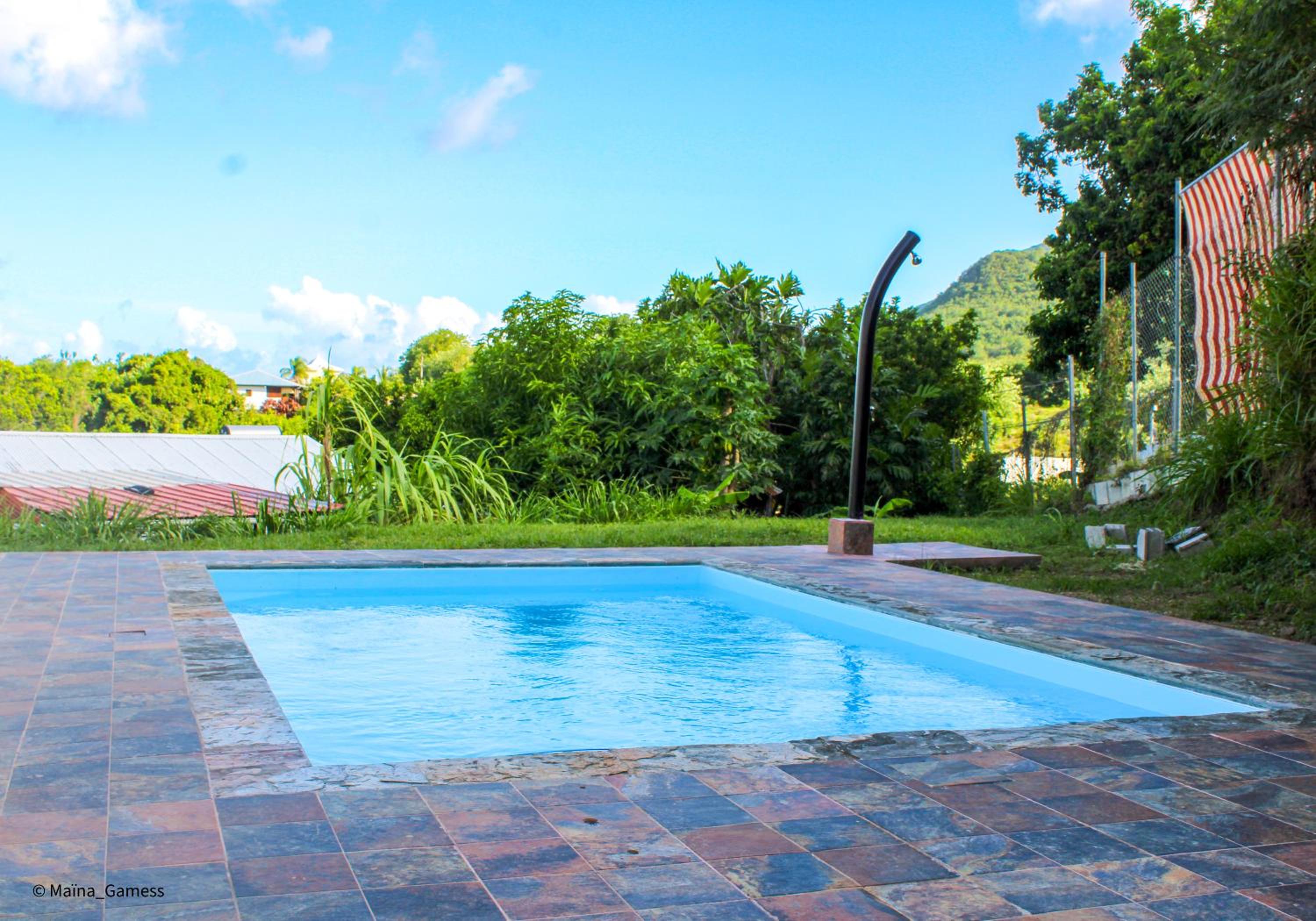 Havre de détente, F2 et studio en bas de villa avec piscine