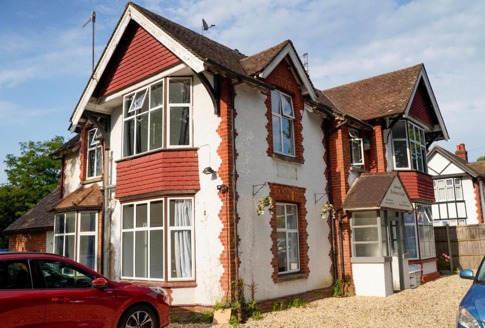 Gatwick Birchwood Lodge with Holiday Parking