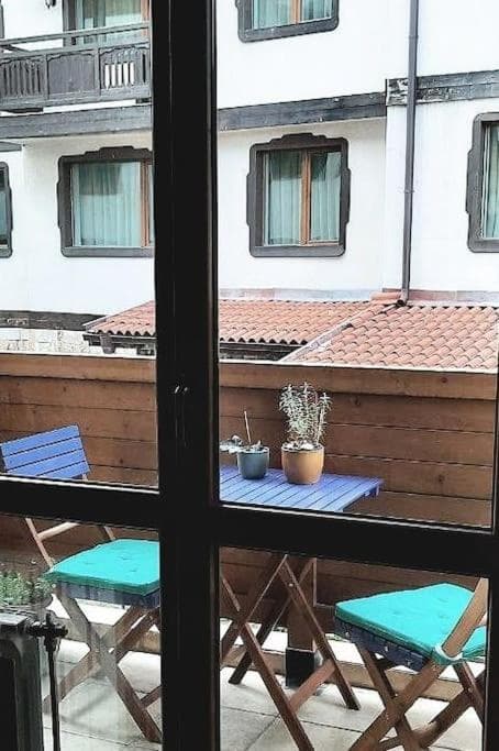 The snug apartment near the brimming mountains