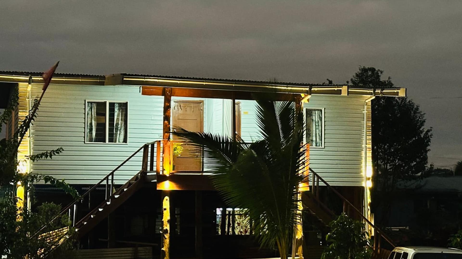 Timber House & Apartments