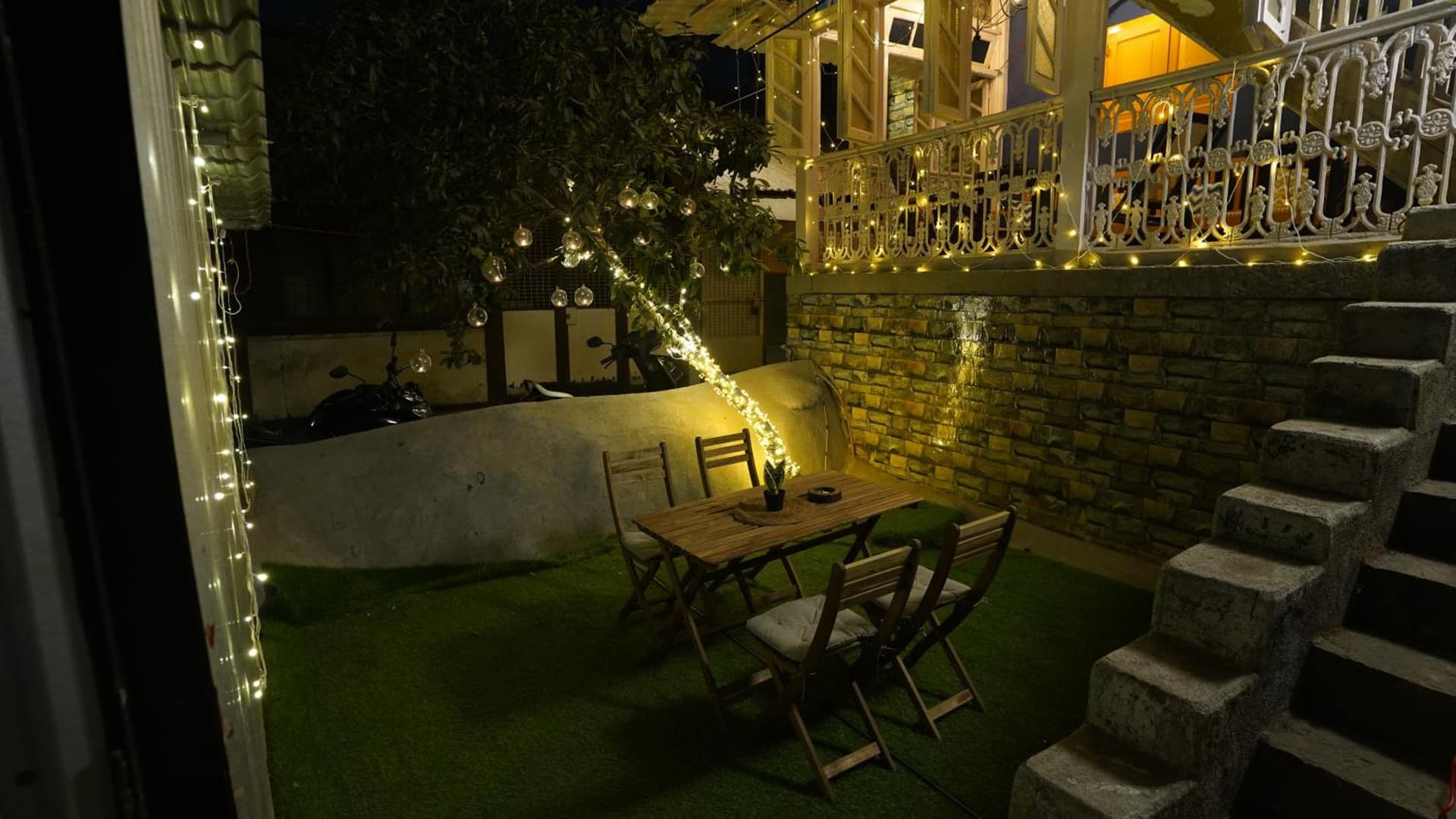 GoSolo Stays Bandra Hostel