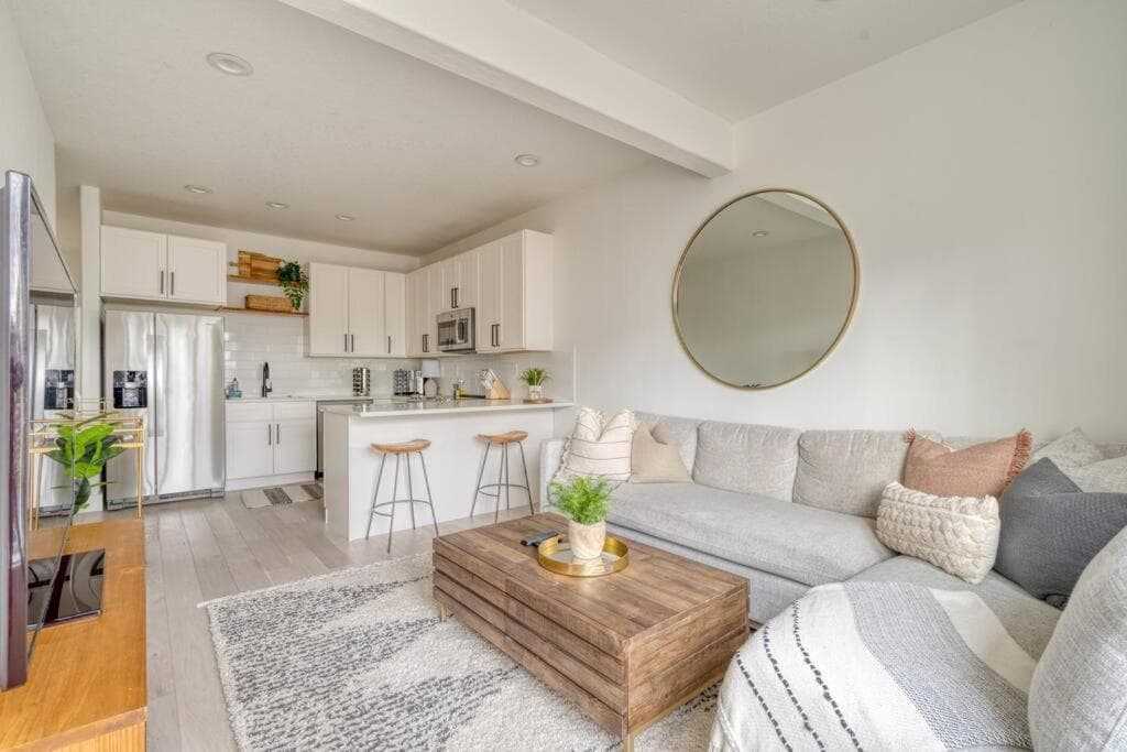 Stay Portland - Perfect Portland Farmhouse Loft - Breweries & Bars