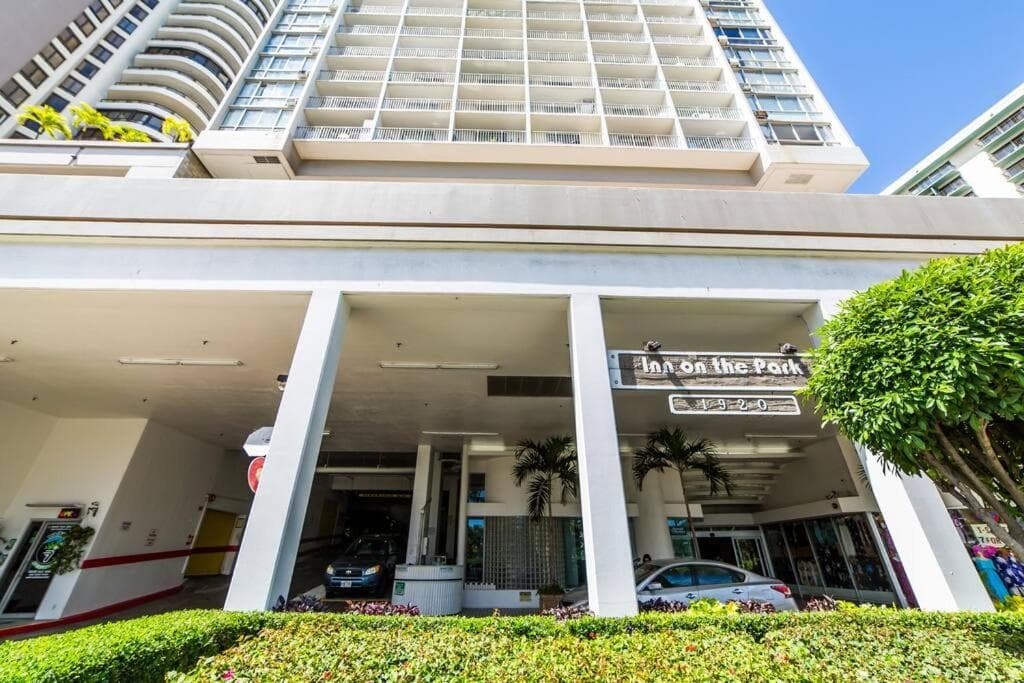 Trendy Studio in the Heart of Honolulu - 21F