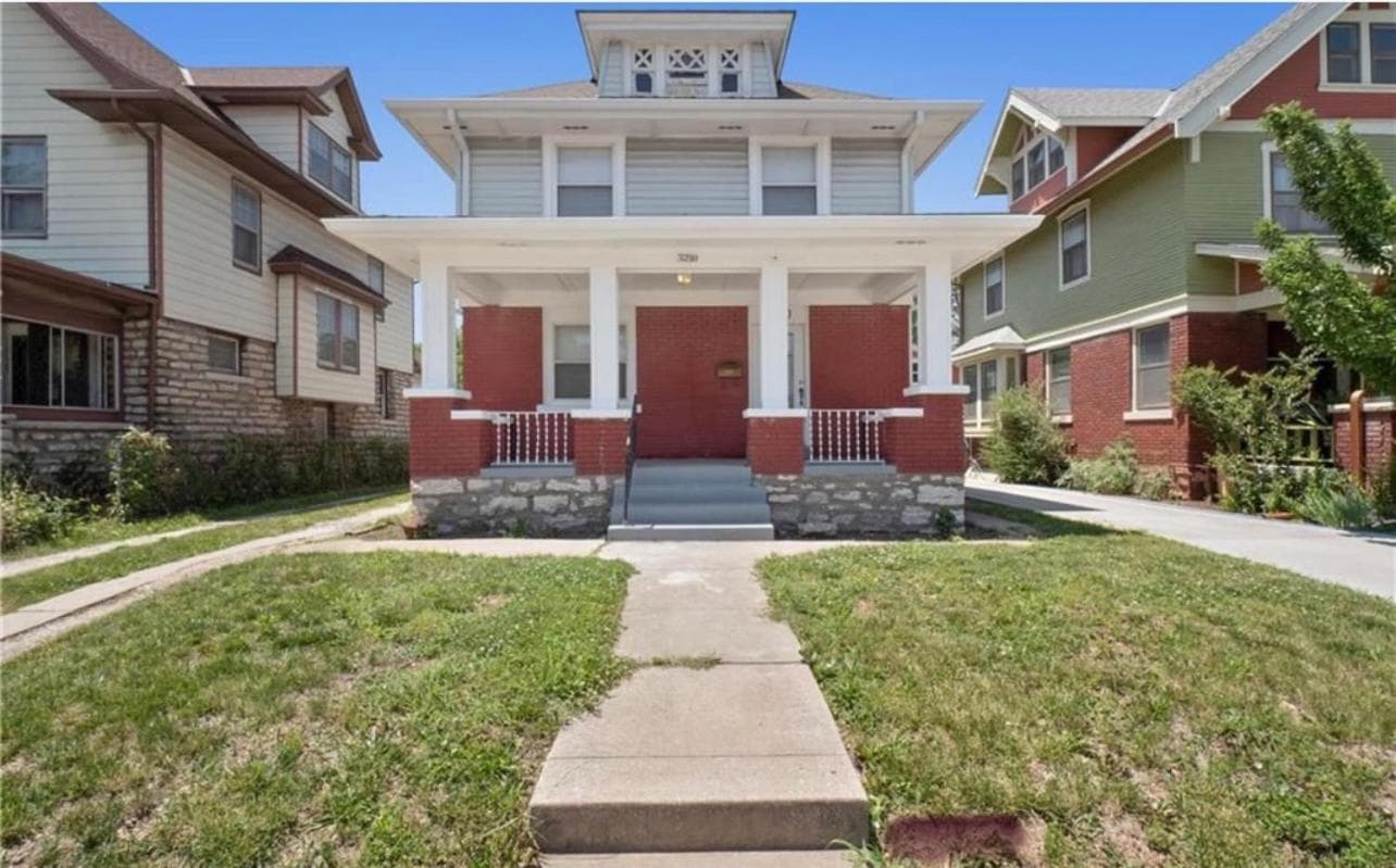 Elegant 3BR, 2 miles to KUMC or Childrens medical center, 30 day plus
