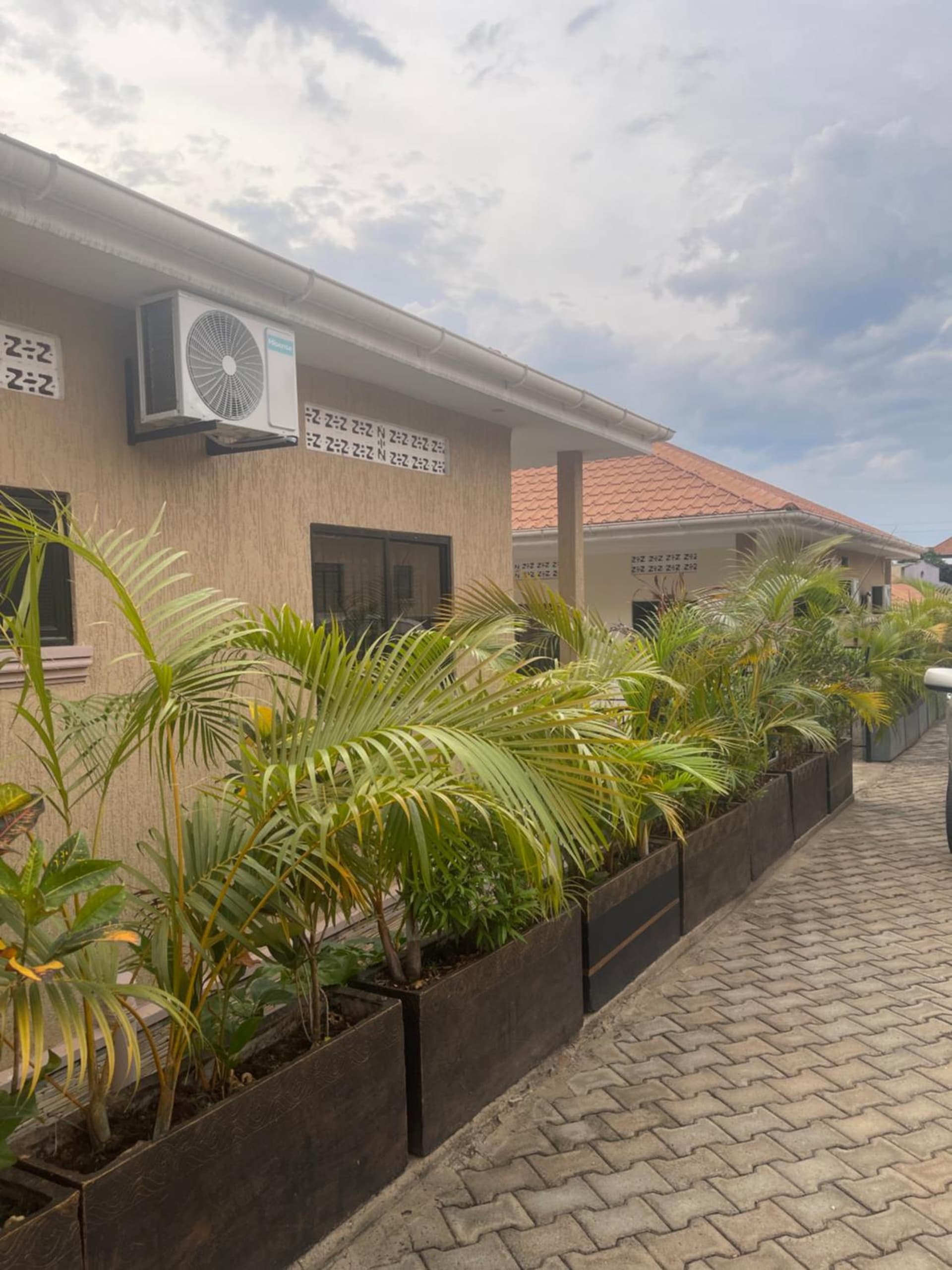 Interconnect Airport Cottages