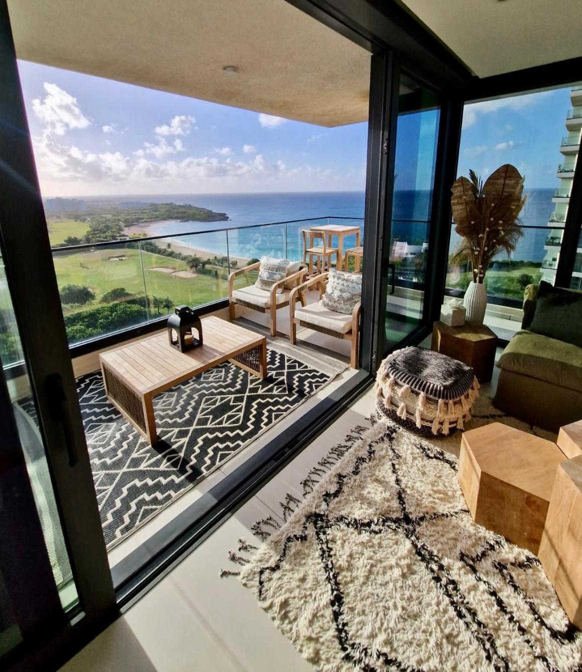 B1401 - Fourteen at Mullet Bay, Luxurious and Cosy 2bed apartment with the sea view