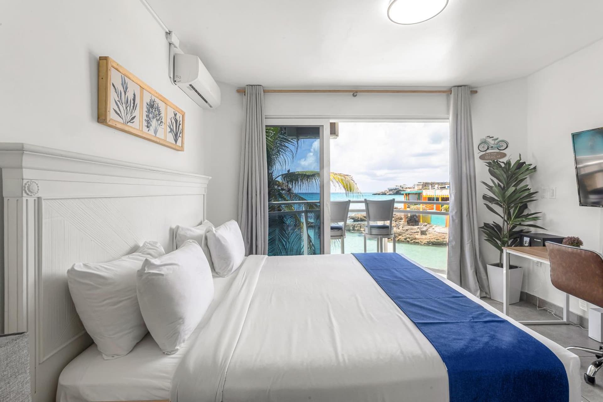 Maho Beach Front Studio Incredible View