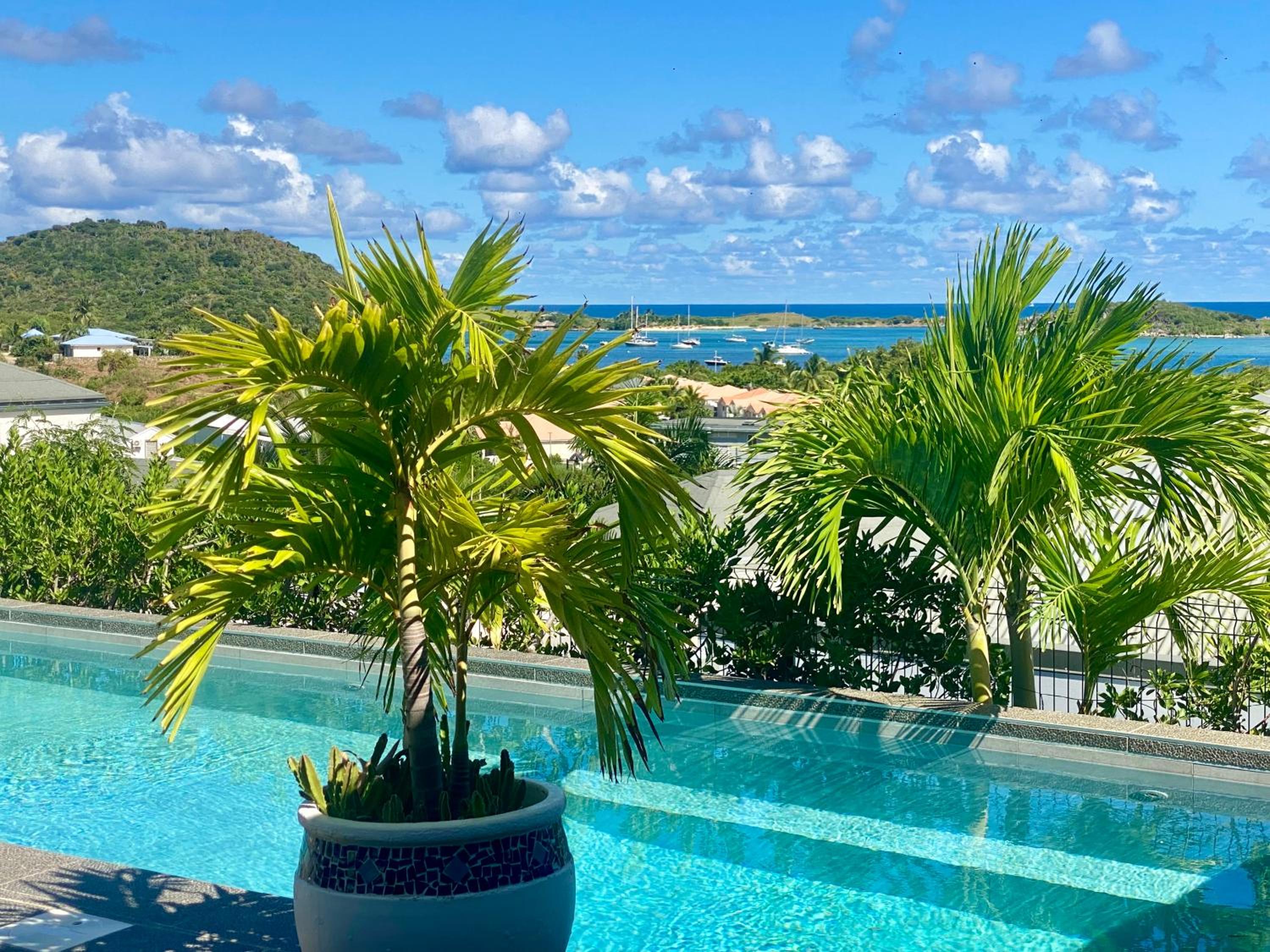 Luxury villa, swimming pool and panoramic sea view