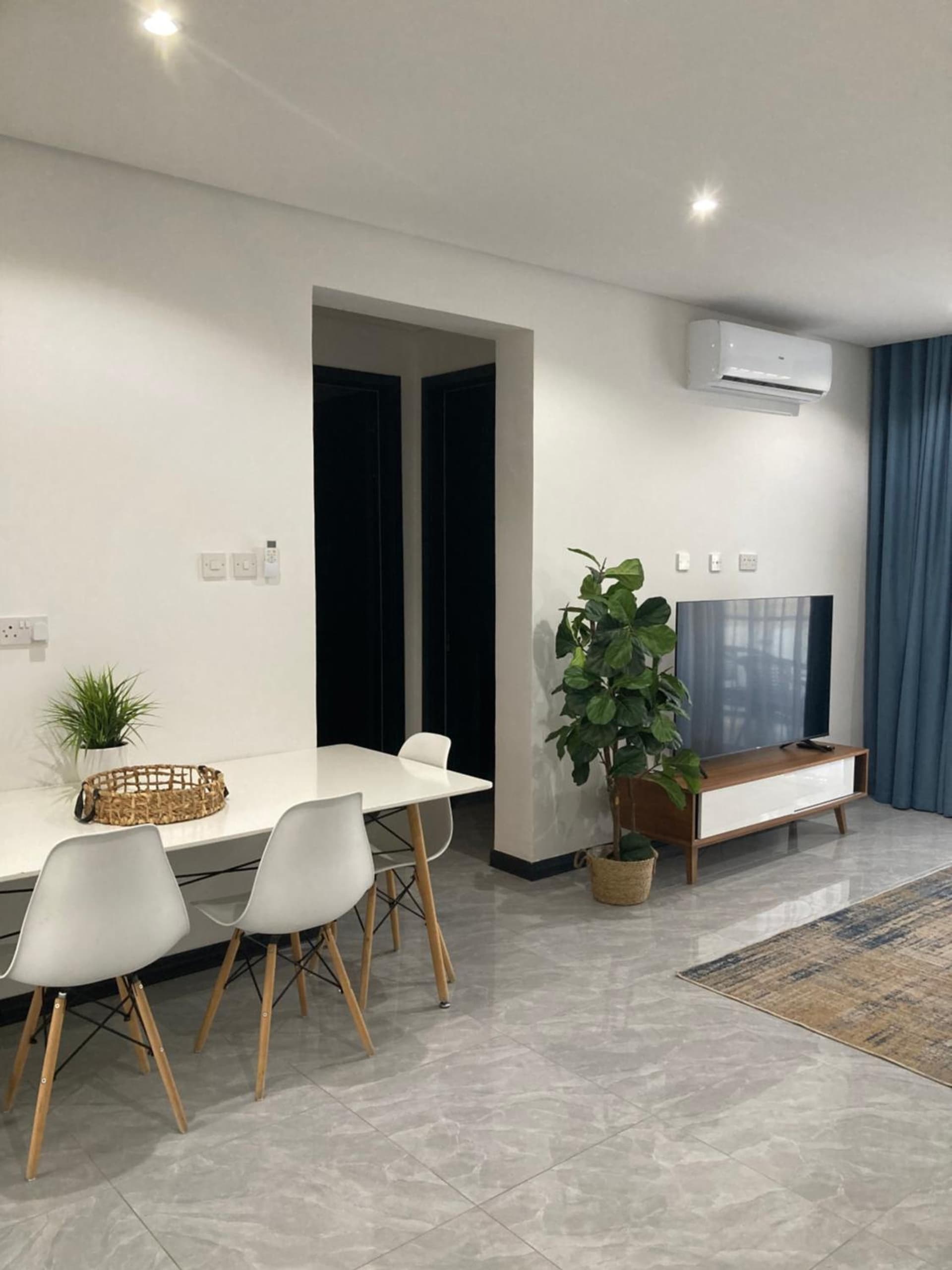 Urban Awe Apartment- Setlhoa