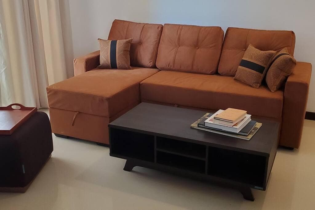 Trizen Luxury 32nd Floor 2 Bed-2 Bath Apartment with Pool, Harbour & Lotus Tower views