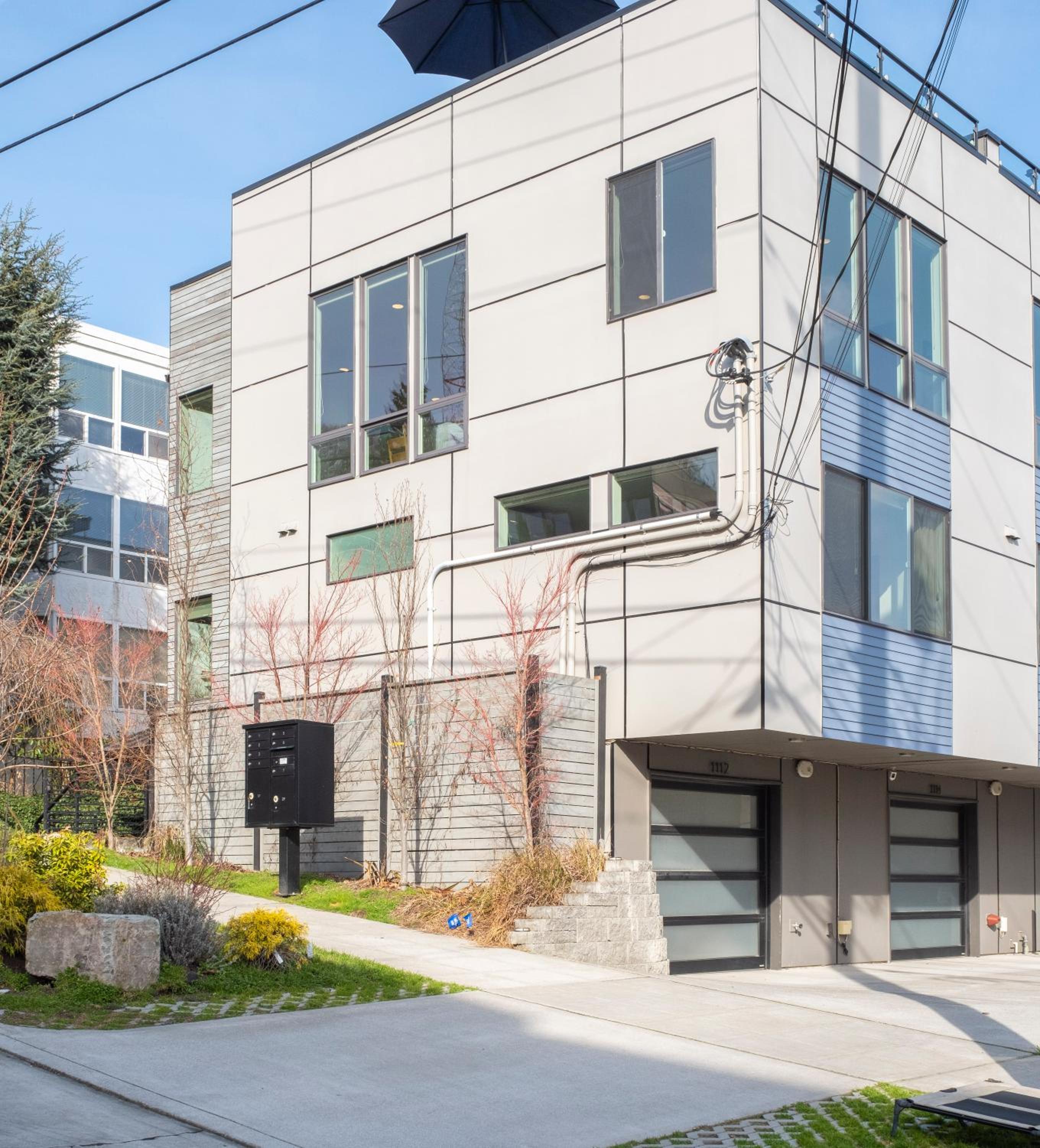 Modern Townhome with Space Needle View